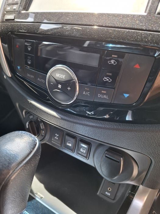 Nissan Navara 2018 automat xenon  piele trapa  diferențial blocabil, cam 360, (nu Ford Ranger, Mitsubishi L200, Toyota Hilux)