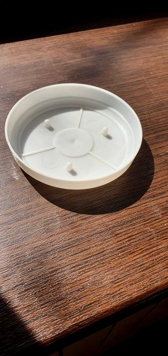 Продам горшки белые для цветов