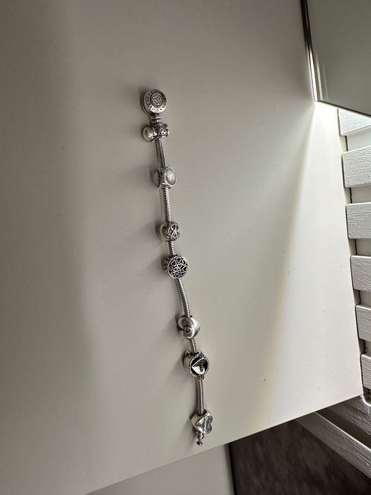 Pandora brățara purtată extrem de putin