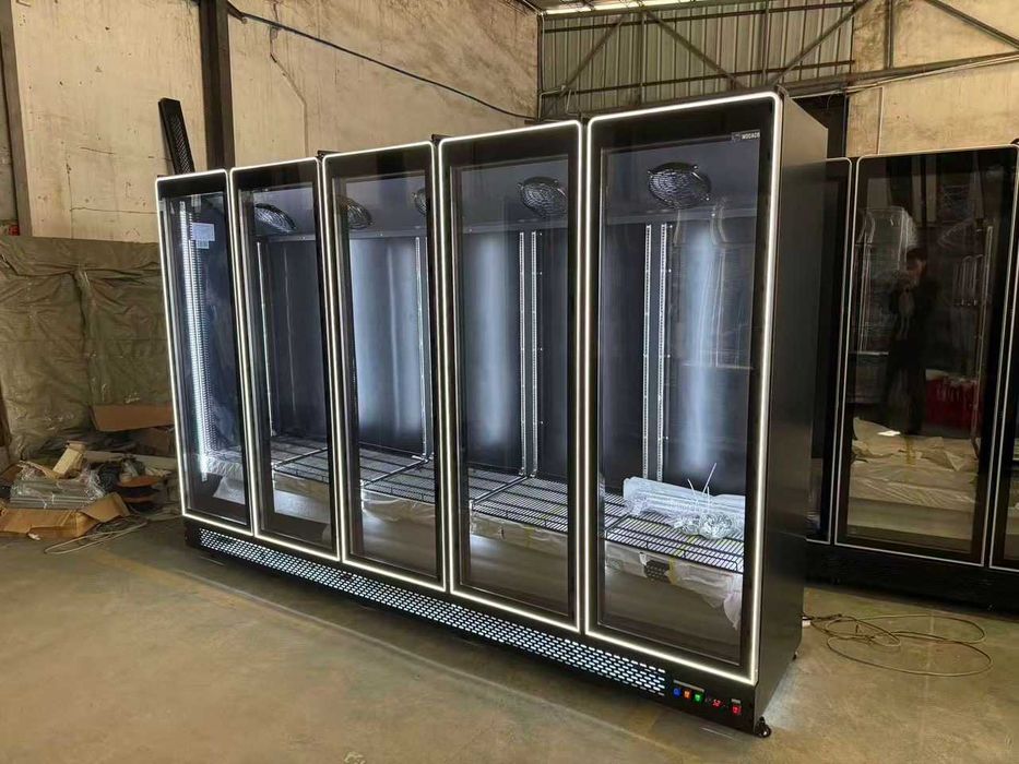 Vitrină frigorifică 5 uși 2800L full black 3060 mm R290