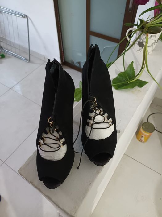 Pantofi. 200 lei