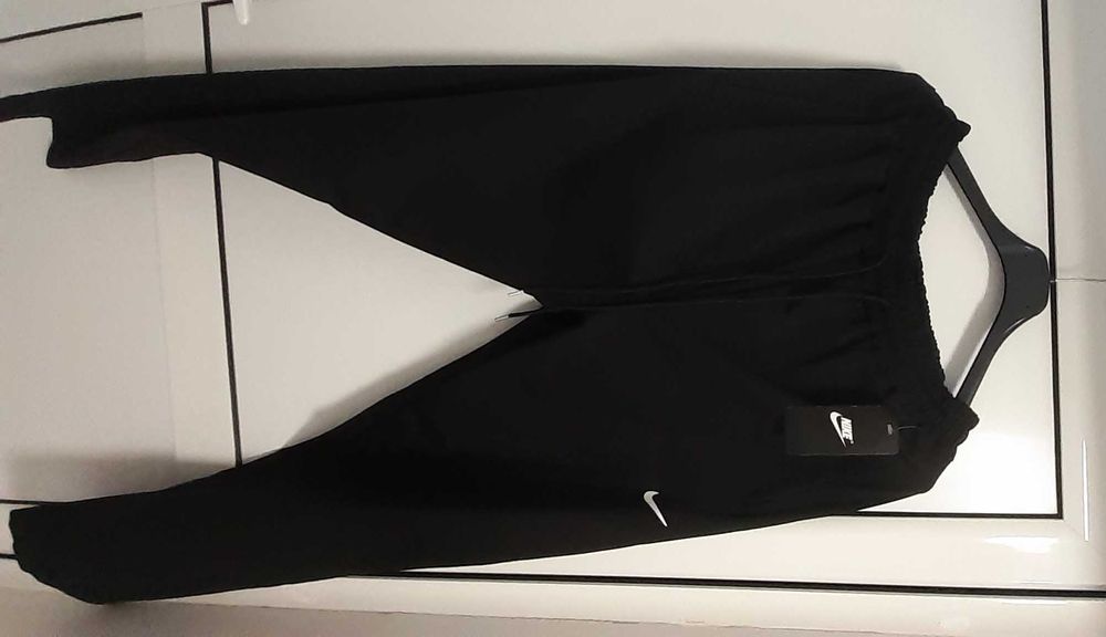 Мъжки спортни панталони на Найк