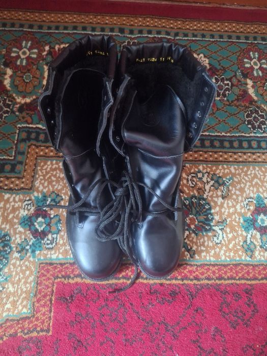 Harbiy formalar va sapoglar sotiladi