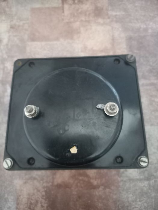 Манометры продам