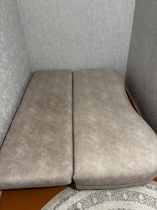 Продам диван — чистый, без пятен