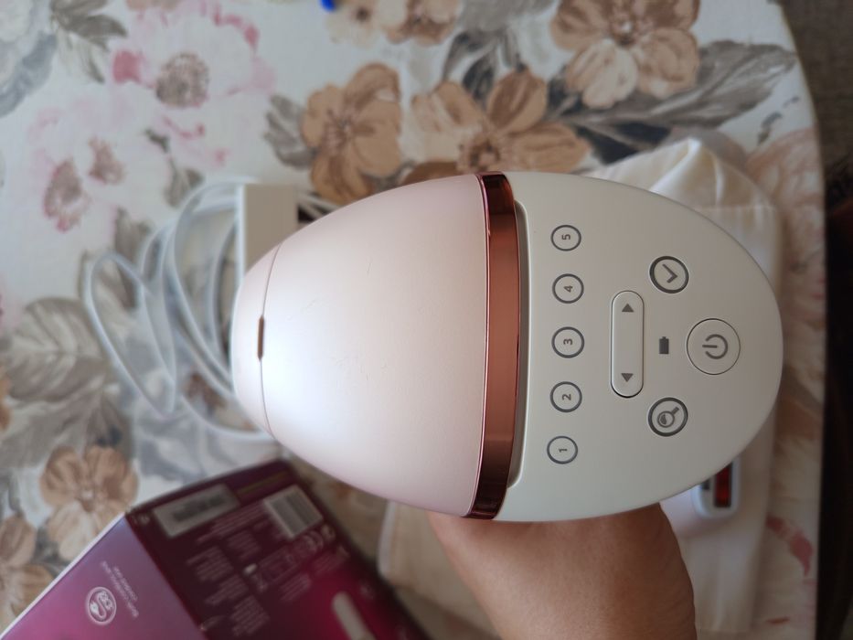 Фотоепилатор със SenseIQ Philips Lumea IPL 8000