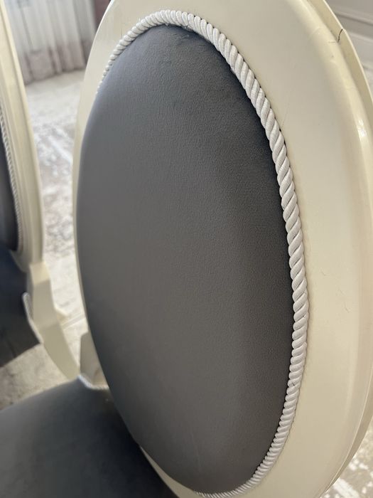 Стол со стульями