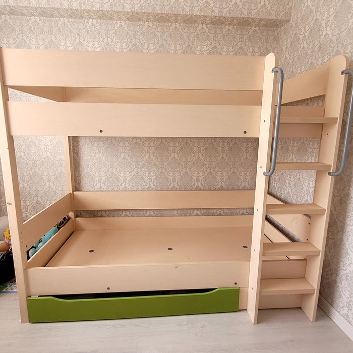 Кровать двухярусная