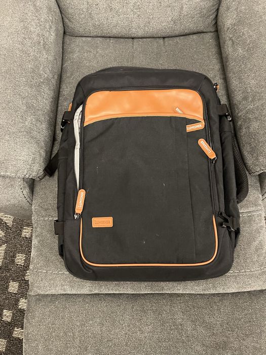 Ghiozdan pentru calatorit cu dimeniuni de 50×30×20 cm - cu extra pungi