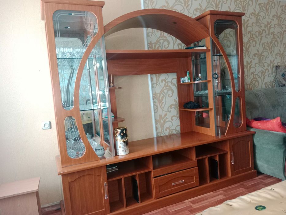 Продаю гостиную мебель