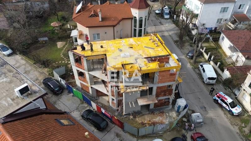 Тристаен, ексклузивен, просторен апартамент за продажба, в новострояща