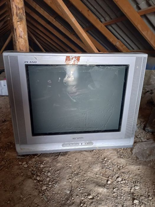 Телевизор сатылады.