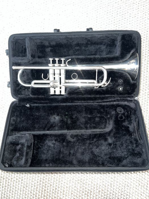 Vand trompeta Yamaha YTR-4335 GII, functionare buna ,sunet excelent!