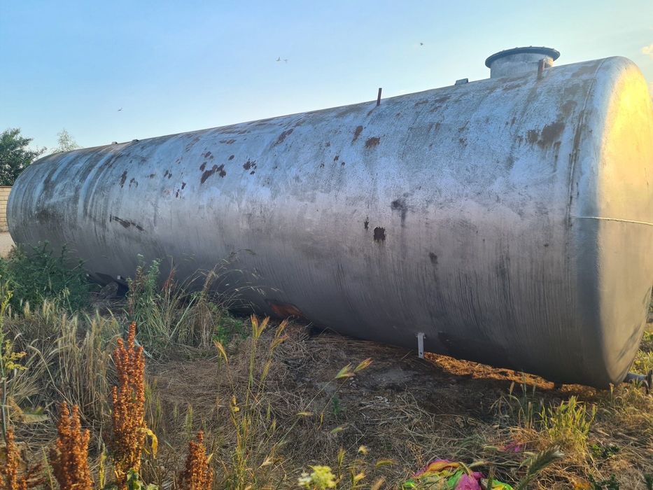 Продавам 2 броя цистерни