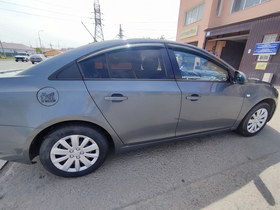Продается Chevrolet Cruze 2011 г. 1.8. Автомат
