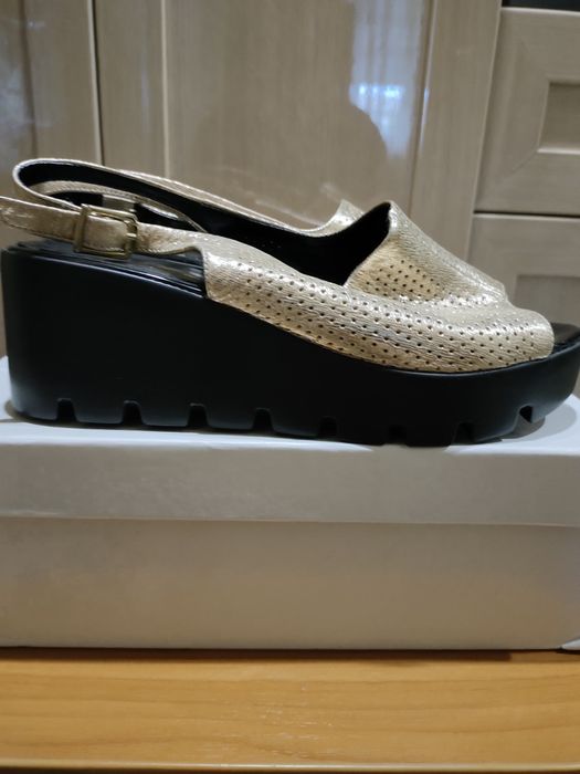 Продам босоножки летние