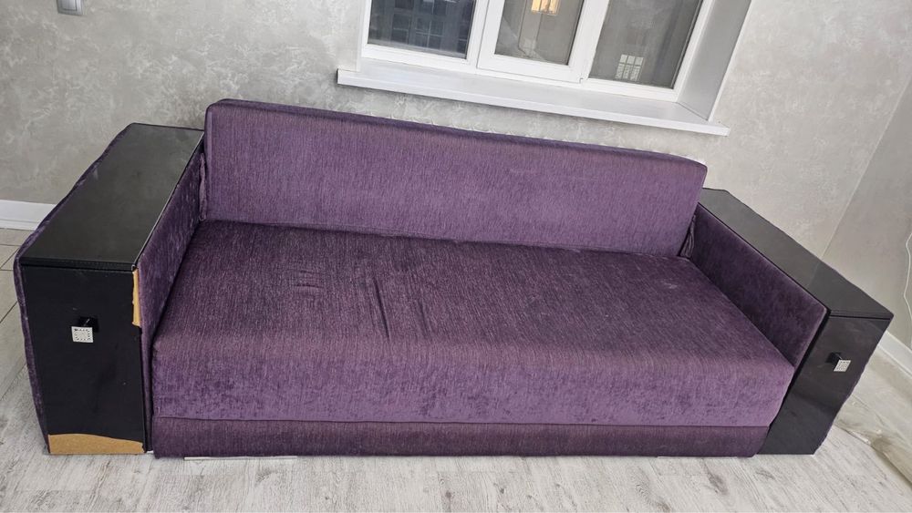 Диван со встроенным баром