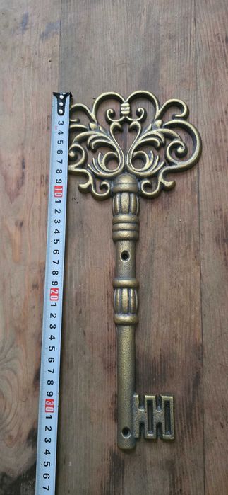 Много голям декоративен чугунен ключ– 34см