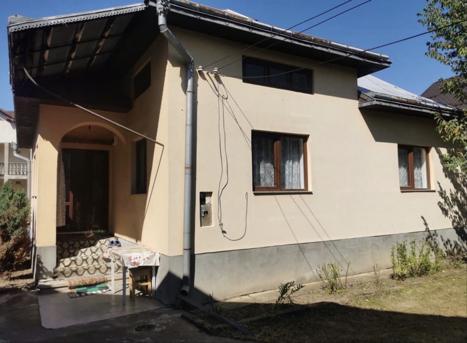 2 case de vanzare in aceeasi curte (se vand impreuna)