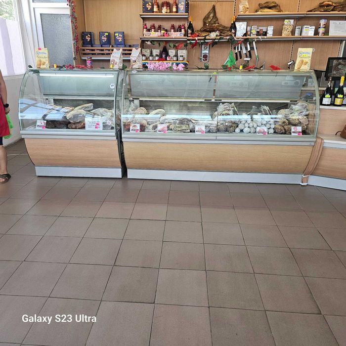 Mobilier, rafturi, masa