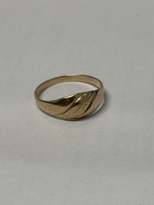 златен дамски пръстен 2.29гр 14к 585