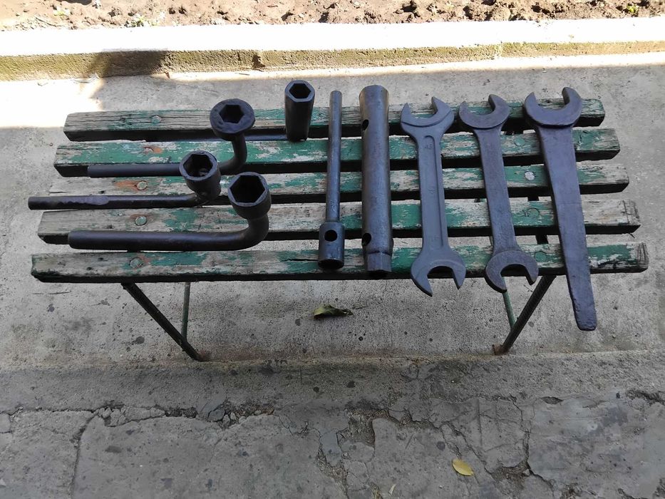 Разпродажба на старинни предмети от време оно