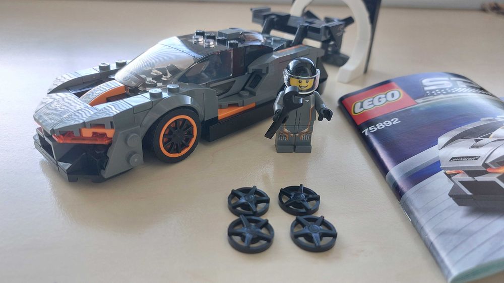 Няколко LEGO Speed Champions