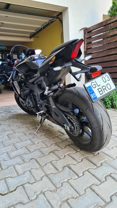 Yamaha YZF R1 din 2021 - 3200 KM, nu a fost dusa pe circuit, ca noua