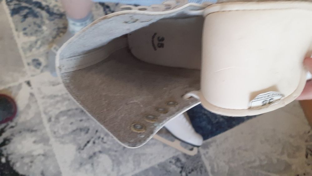 Коньки детские белые