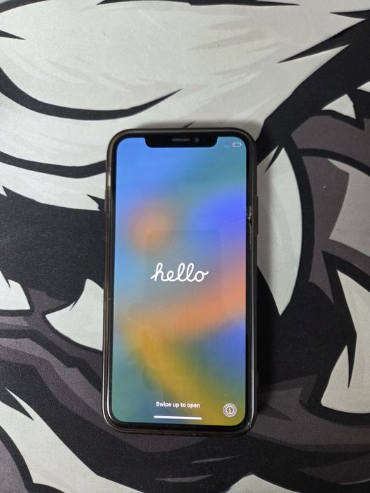 Продам IPhone X (10)