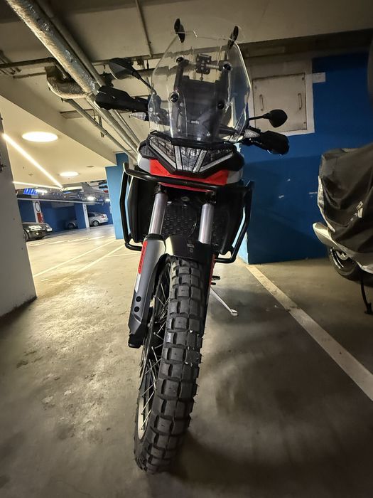 Motocicleta Adventure Aprilia Tuareg 660