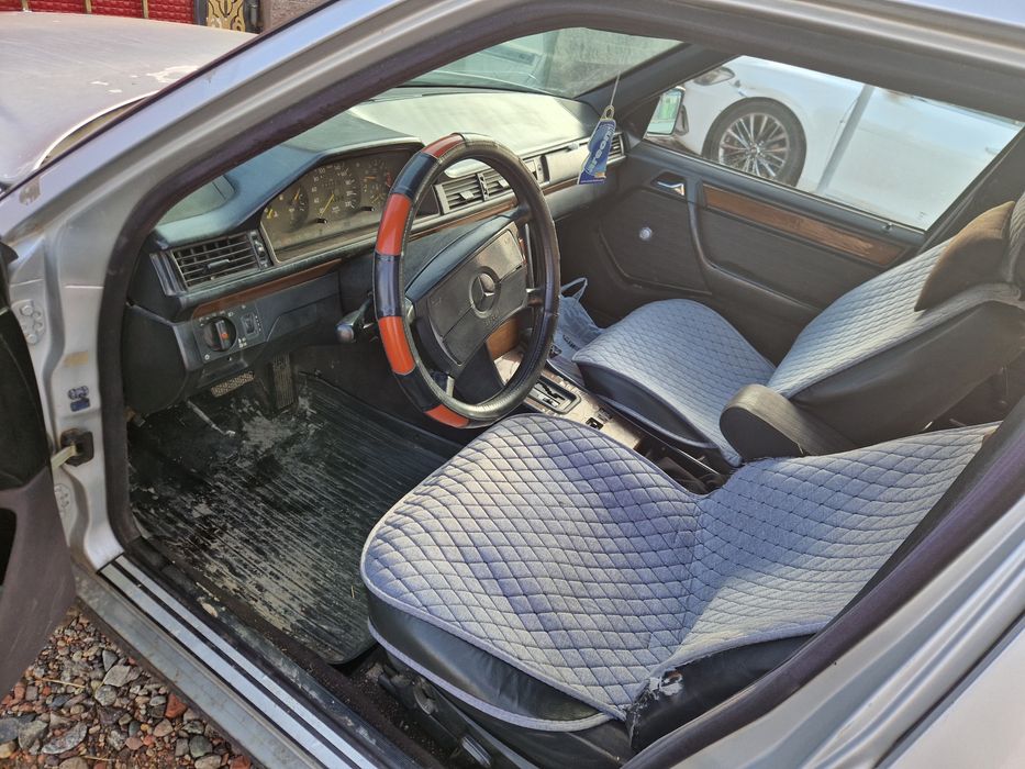 Мерседес Е 230. 102