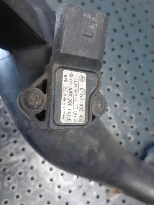 tubulatura intercooler cu senzor  1.4 tsi  bmy  vw touran 1t  golf 6 0281002401