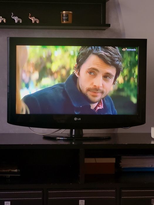 LG телевизор в хорошем состоянии
