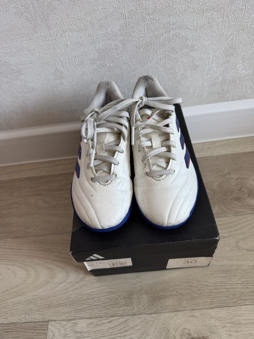 Продам сороконожки! Адидас оригинал!