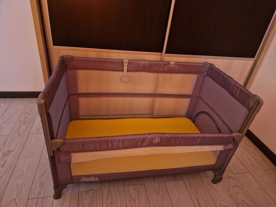 Vand patut pliabil cu saltea si cearsaf de patut