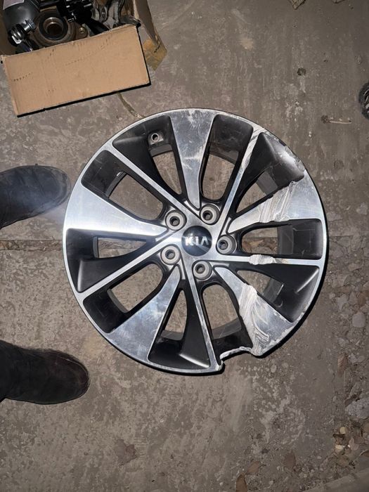 Диски R18.   киа