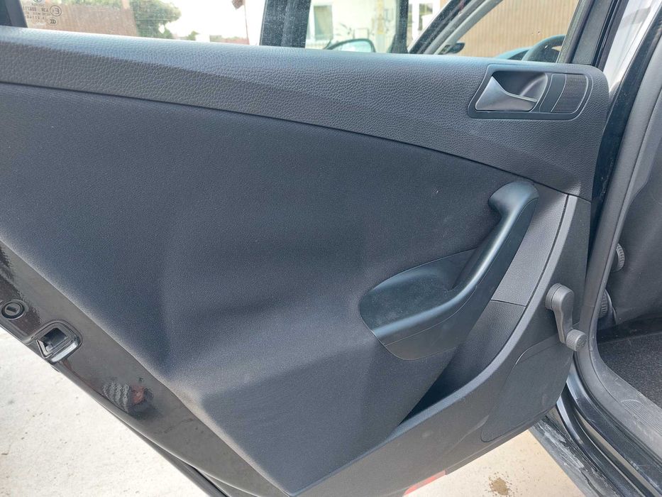 Capota fata - Piese Volkswagen Passat B6 Negru cod culoare L041 motorizare 2.0 TDI EURO 5 125 KW 170 CP CBBB cutie manuala 6+1 trepte KXZ