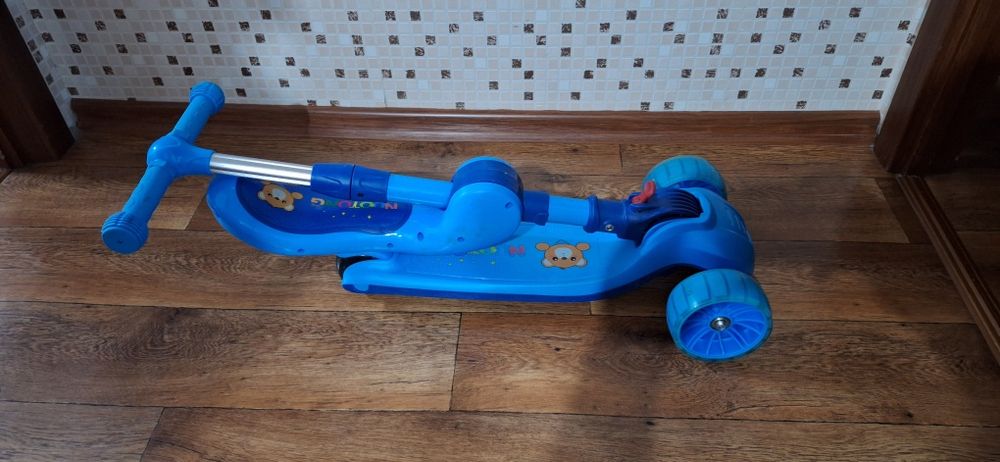 Продам детский самокат новый