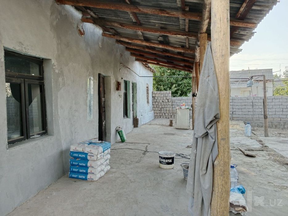 Srochno hovli sotiladi 3 sotih 3 hona 35,000 Kirib yashasa buladi