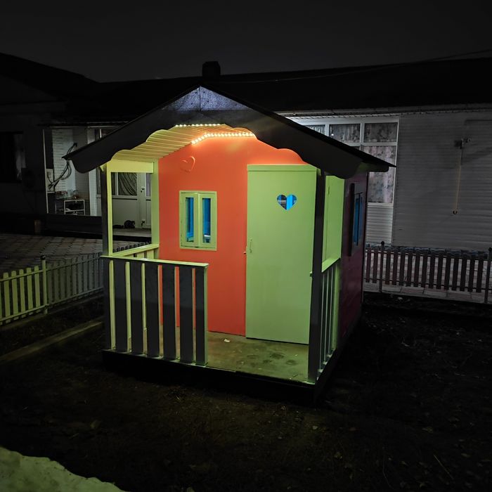 Детский  домик и качелья