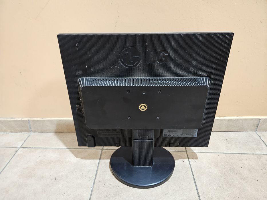 Монитор LG не включается