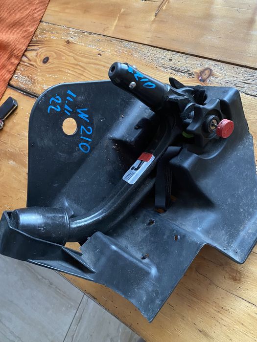 Теглич за Мерцедес Е класа w210