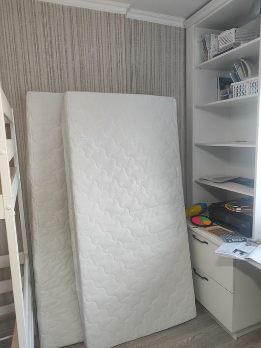 Продается двухъярусная кровать.