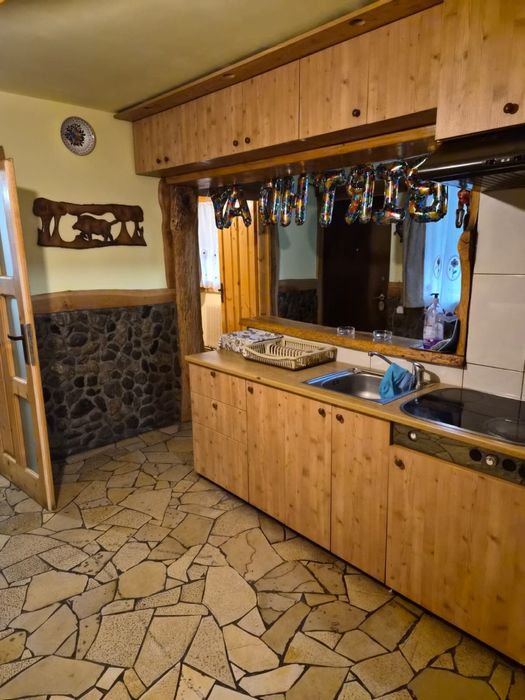 Inchiriez cabana cu capacitate intre 20 si 24 de locuri