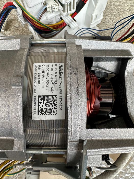 Двигател и програматор за перялня AEG