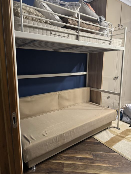 Диван с двухярусной кроватью