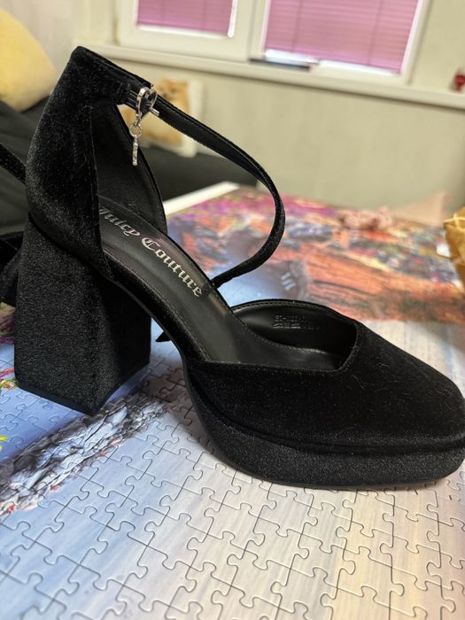 Обувки на ток Juicy Couture