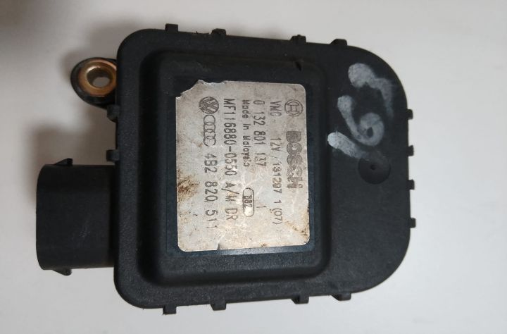 Motoras  Bosch clapeta aeroterma  0132801137 Audi A6 4B/C5 (facelift)