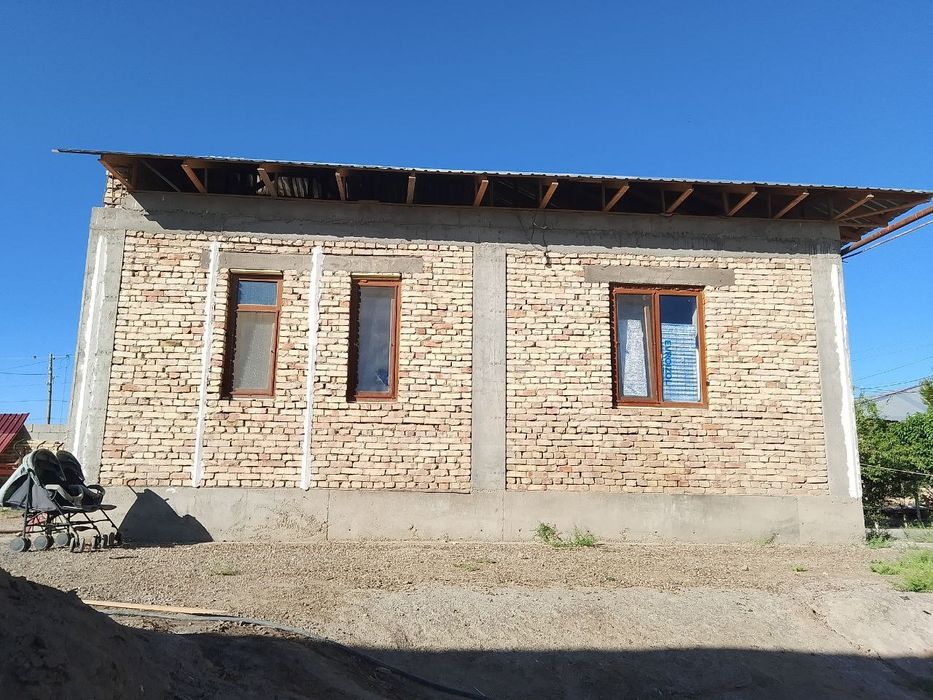 4 sotiqlik uy sotiladi srochni yana kelshtrib berladi